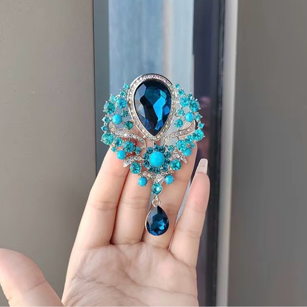 Elegant Blue Silver Brooch. - Picture 3 of 4